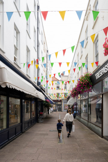 2667_Guernsey_SA108741