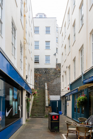 2668_Guernsey_SA108742